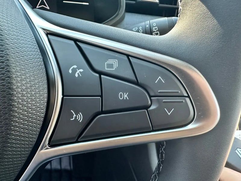 Photo de la voiture RENAULT CLIO V TCe 90 X-Tronic Evolution