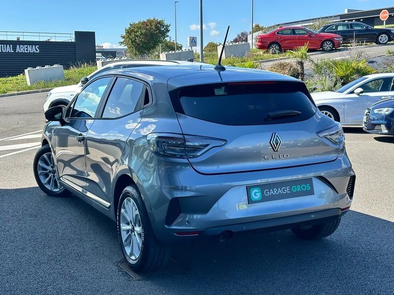Photo de la voiture RENAULT CLIO V TCe 90 X-Tronic Evolution