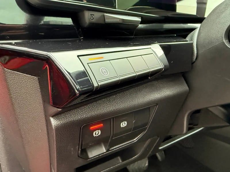 Photo de la voiture RENAULT AUSTRAL E-Tech full hybrid 200 GSR2 Techno