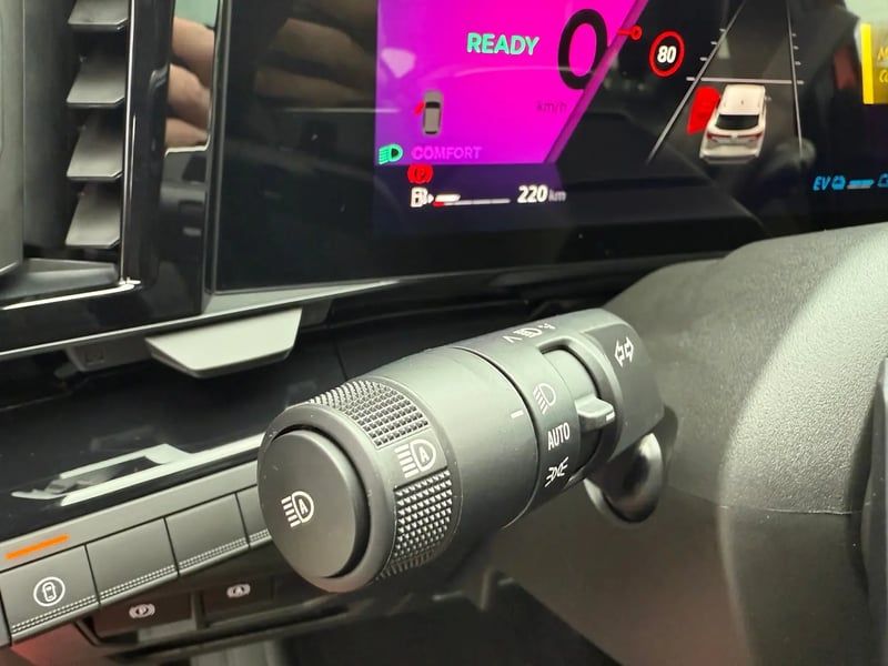 Photo de la voiture RENAULT AUSTRAL E-Tech full hybrid 200 GSR2 Techno