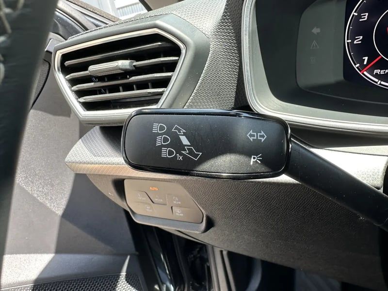 Photo de la voiture SEAT LEON 1.0 TSI 130 BVM6 Style