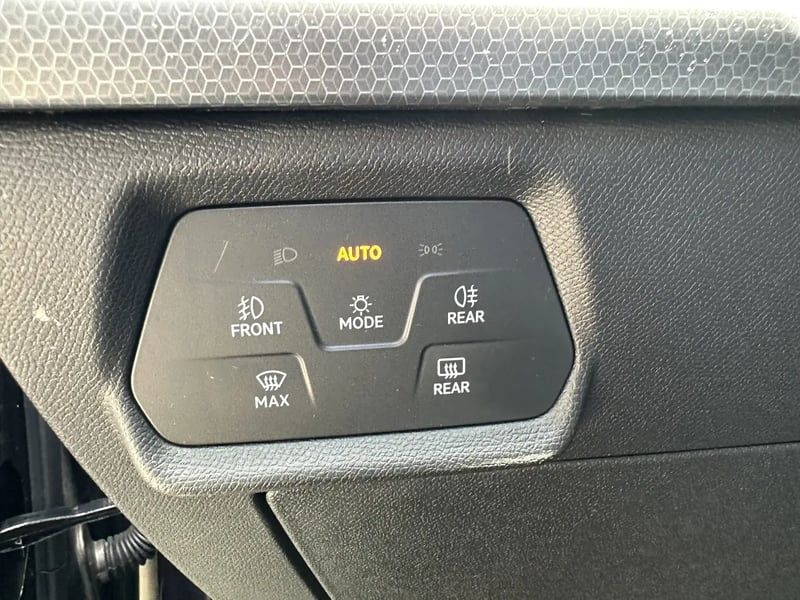 Photo de la voiture SEAT LEON 1.0 TSI 130 BVM6 Style