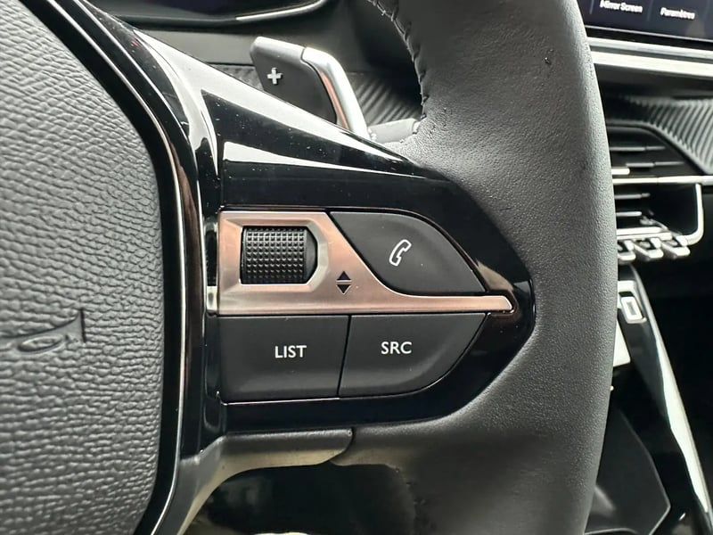 Photo de la voiture PEUGEOT 208 Hybrid 100 e-DCS6 Allure