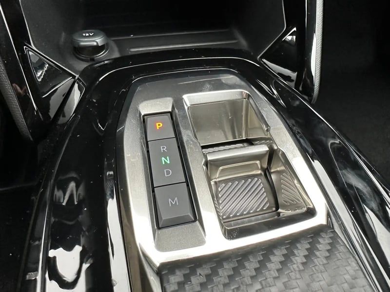 Photo de la voiture PEUGEOT 208 Hybrid 100 e-DCS6 Allure