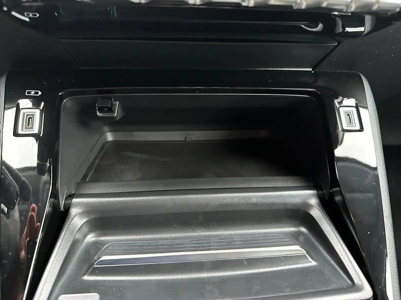 Photo de la voiture PEUGEOT 208 Hybrid 100 e-DCS6 Allure