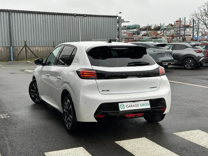 Photo de la voiture PEUGEOT 208 Hybrid 100 e-DCS6 Allure