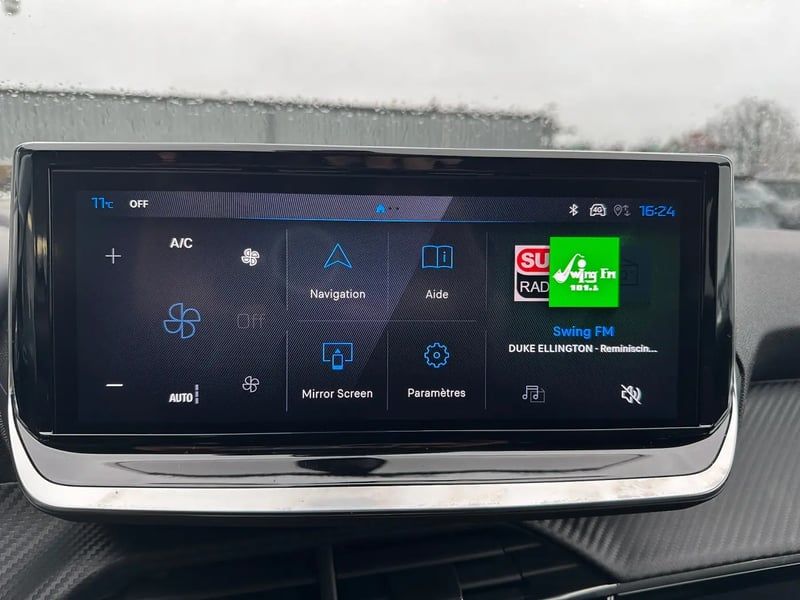 Photo de la voiture PEUGEOT 208 Hybrid 100 e-DCS6 Allure