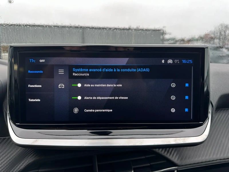 Photo de la voiture PEUGEOT 208 Hybrid 100 e-DCS6 Allure