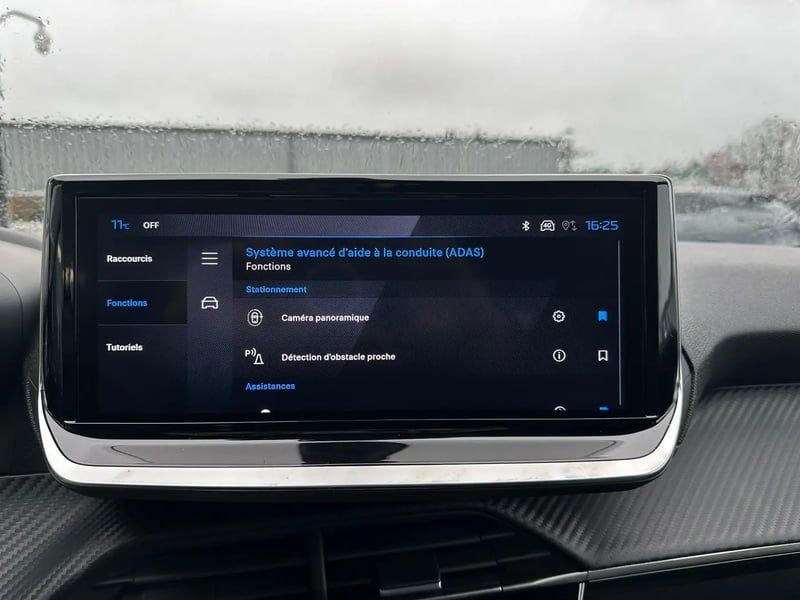 Photo de la voiture PEUGEOT 208 Hybrid 100 e-DCS6 Allure