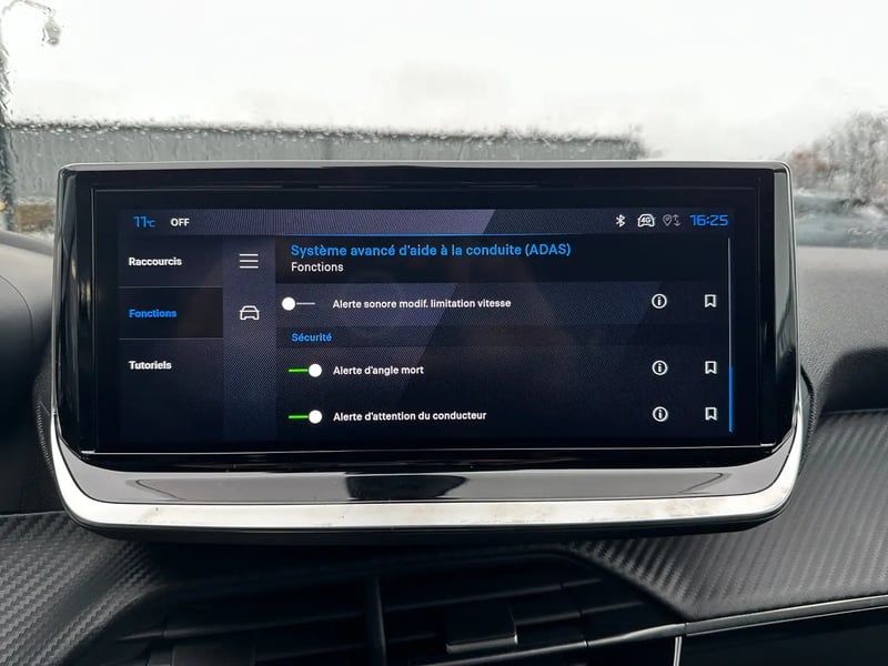 Photo de la voiture PEUGEOT 208 Hybrid 100 e-DCS6 Allure