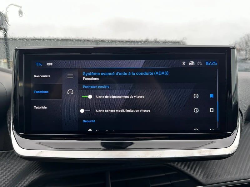 Photo de la voiture PEUGEOT 208 Hybrid 100 e-DCS6 Allure