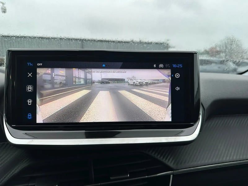 Photo de la voiture PEUGEOT 208 Hybrid 100 e-DCS6 Allure