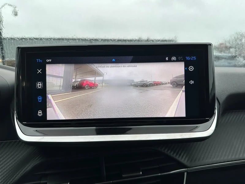 Photo de la voiture PEUGEOT 208 Hybrid 100 e-DCS6 Allure