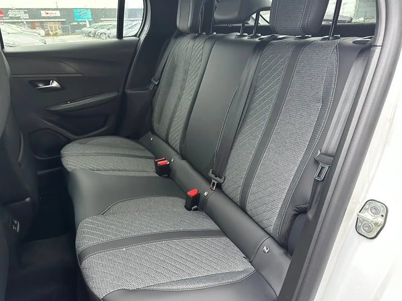 Photo de la voiture PEUGEOT 208 Hybrid 100 e-DCS6 Allure