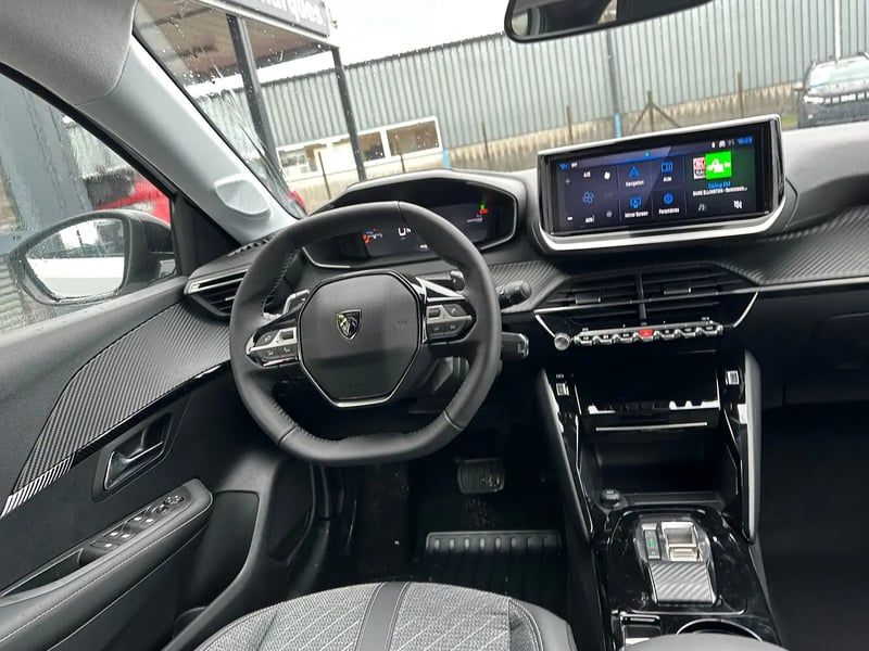 Photo de la voiture PEUGEOT 208 Hybrid 100 e-DCS6 Allure