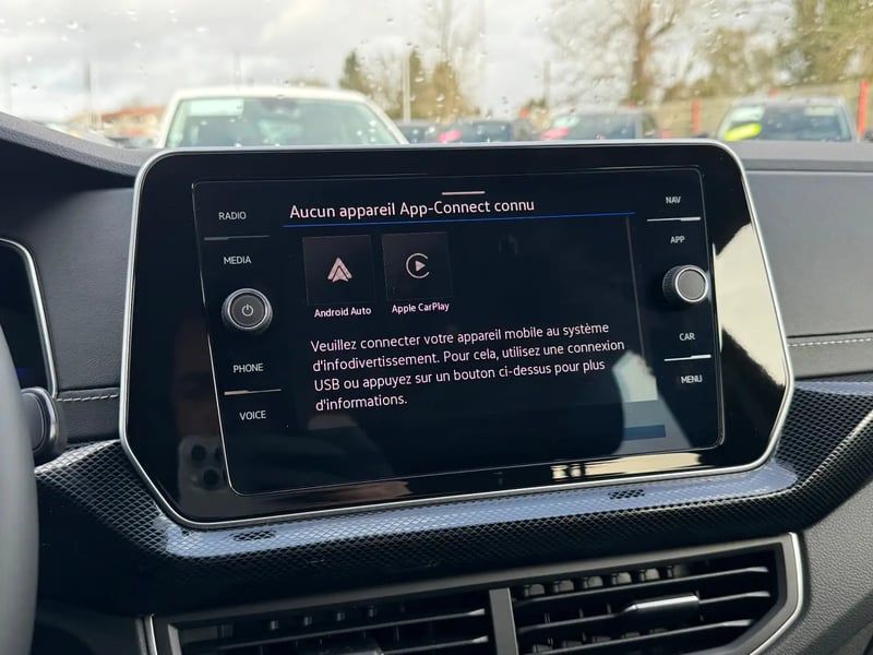 Photo de la voiture VOLKSWAGEN T-CROSS 1.0 TSI 116 Start/Stop DSG7 R-Line Edition