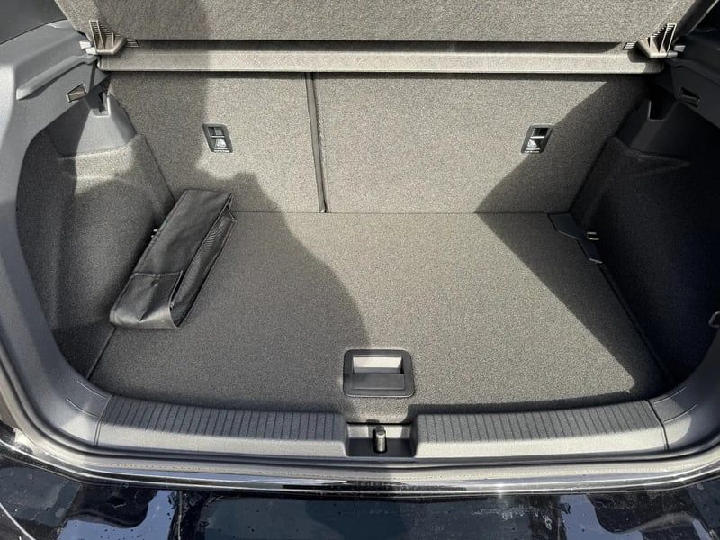 Photo de la voiture VOLKSWAGEN T-CROSS 1.0 TSI 116 Start/Stop DSG7 R-Line Edition