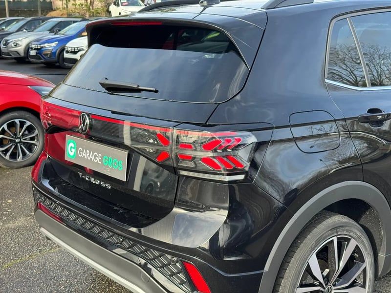 Photo de la voiture VOLKSWAGEN T-CROSS 1.0 TSI 116 Start/Stop DSG7 R-Line Edition