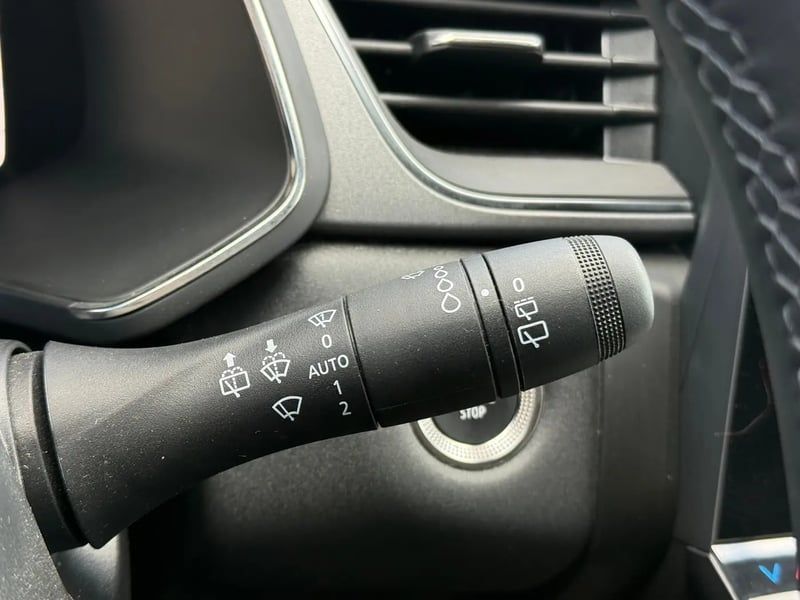 Photo de la voiture RENAULT CAPTUR E-Tech full hybrid 145 ch Techno