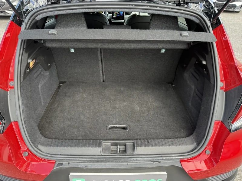 Photo de la voiture RENAULT CAPTUR E-Tech full hybrid 145 ch Techno