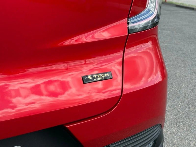 Photo de la voiture RENAULT CAPTUR E-Tech full hybrid 145 ch Techno