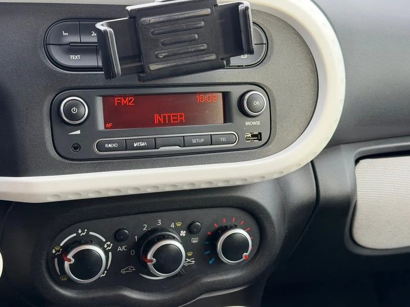 Photo de la voiture RENAULT TWINGO III 1.0 SCe 70 E6C Limited