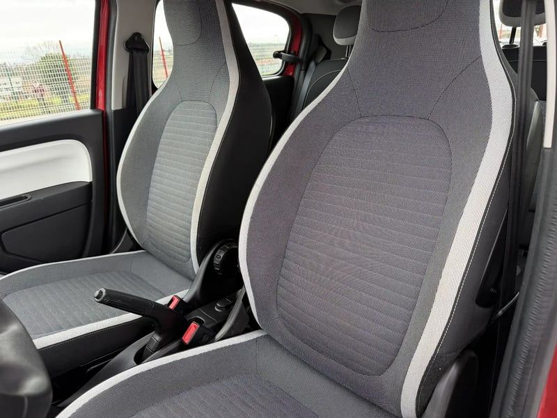 Photo de la voiture RENAULT TWINGO III 1.0 SCe 70 E6C Limited