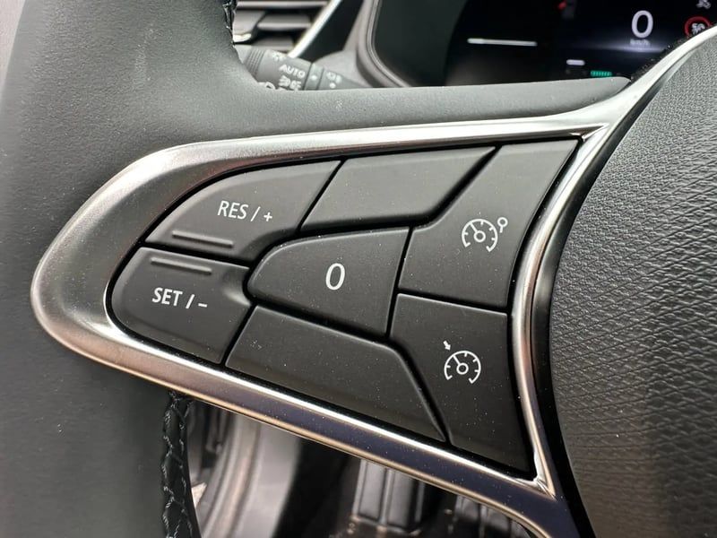 Photo de la voiture RENAULT CLIO V TCe 90 X-Tronic Evolution