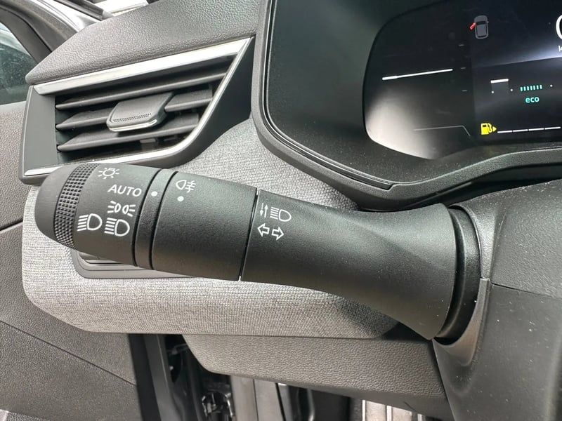 Photo de la voiture RENAULT CLIO V TCe 90 X-Tronic Evolution