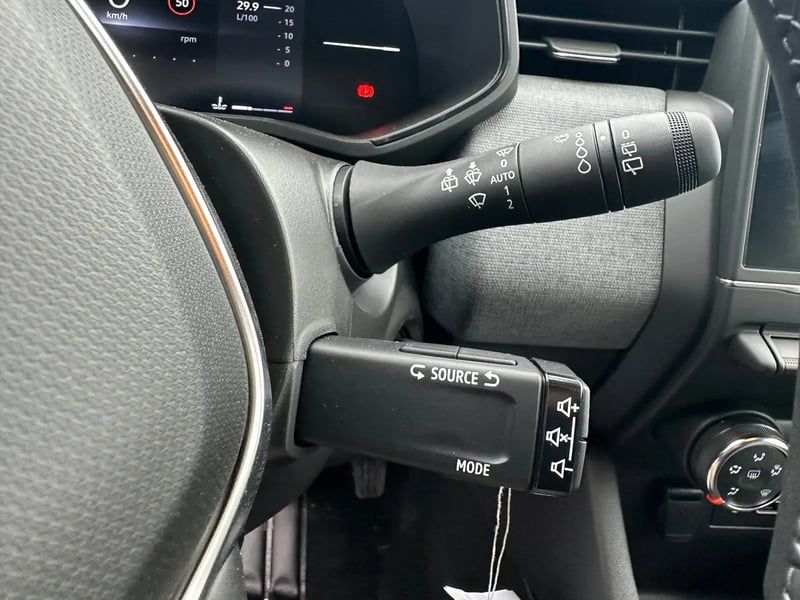 Photo de la voiture RENAULT CLIO V TCe 90 X-Tronic Evolution