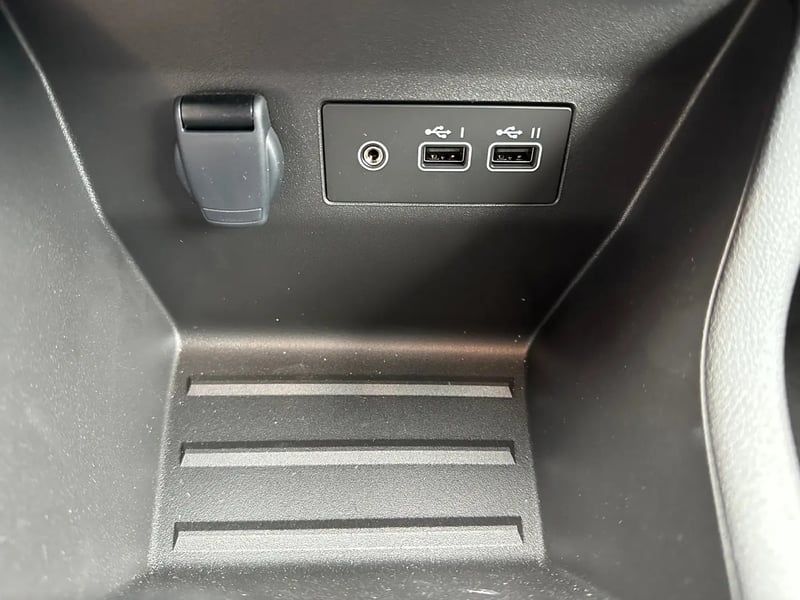 Photo de la voiture RENAULT CLIO V TCe 90 X-Tronic Evolution