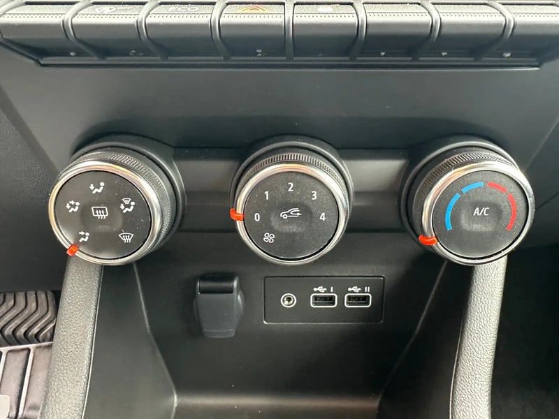 Photo de la voiture RENAULT CLIO V TCe 90 X-Tronic Evolution