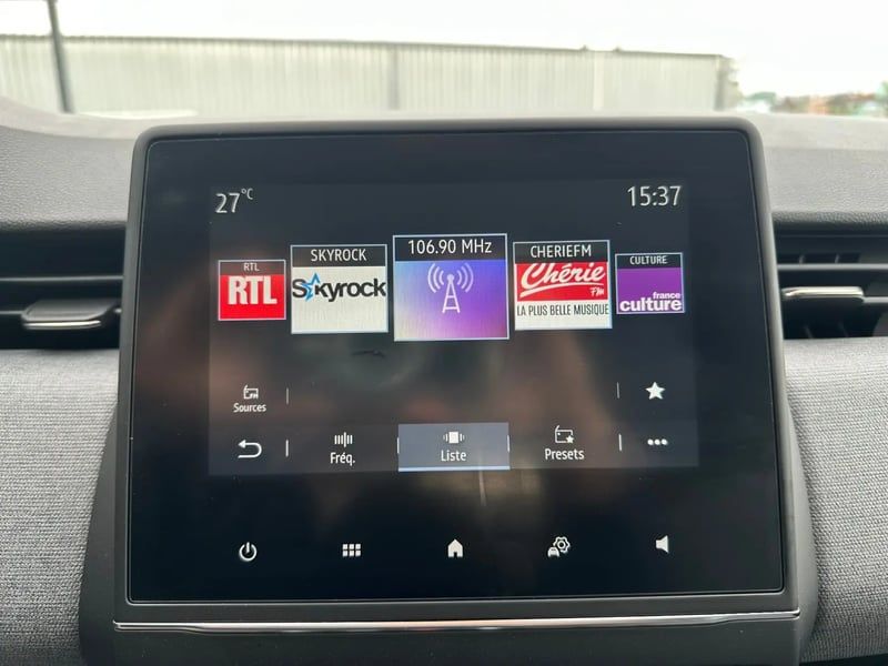 Photo de la voiture RENAULT CLIO V TCe 90 X-Tronic Evolution