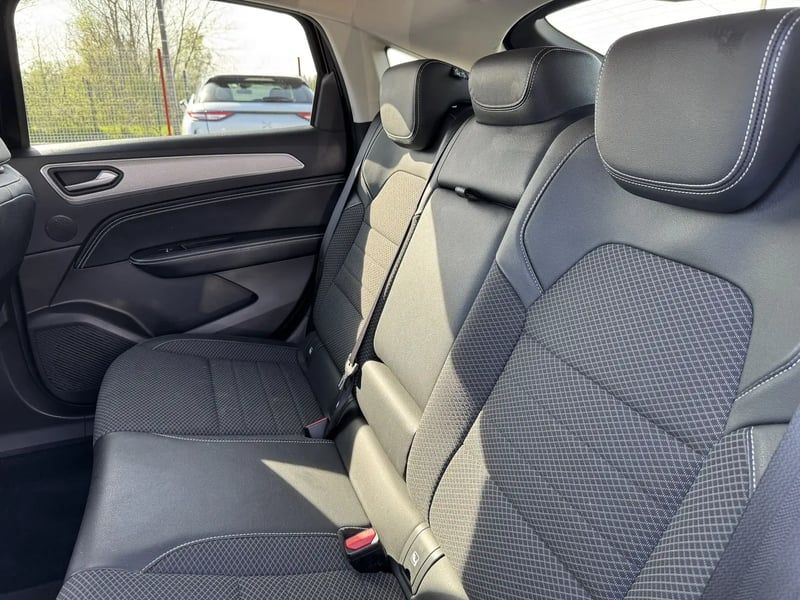 Photo de la voiture RENAULT ARKANA E-Tech hybride 145 - 22 Techno