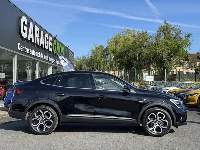 Photo de la voiture RENAULT ARKANA E-Tech hybride 145 - 22 Techno