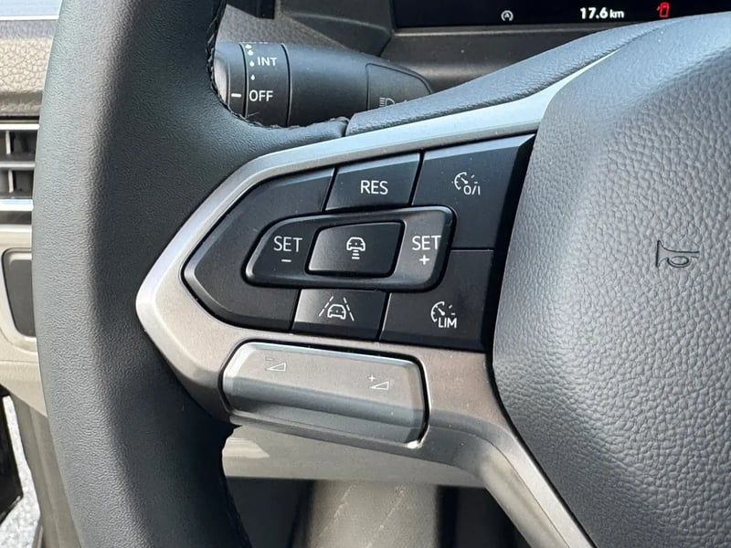 Photo de la voiture VOLKSWAGEN TRANSPORTER PROCAB L1H1 2.0 TDI 170 BVA8 BUSINESS - 4P