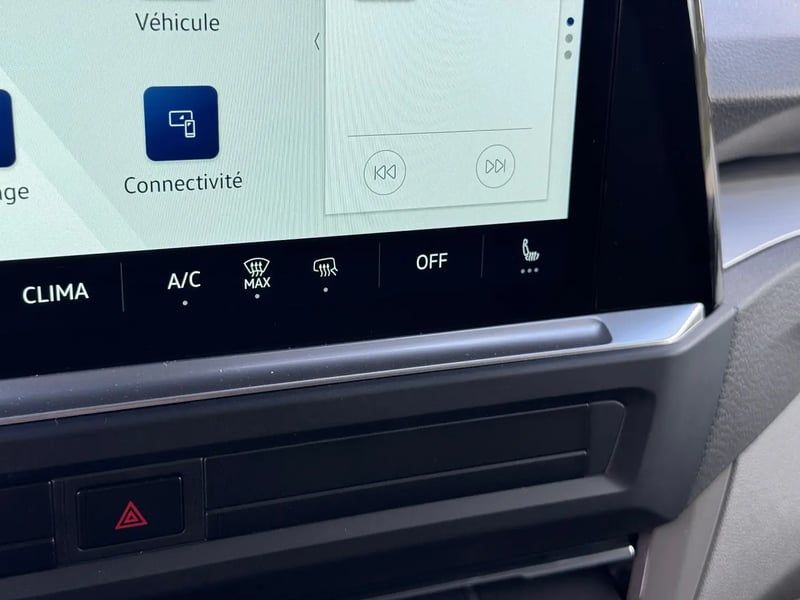 Photo de la voiture VOLKSWAGEN TRANSPORTER PROCAB L1H1 2.0 TDI 170 BVA8 BUSINESS - 4P