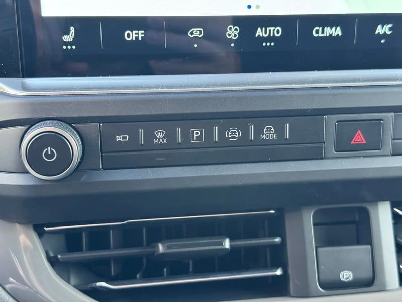 Photo de la voiture VOLKSWAGEN TRANSPORTER PROCAB L1H1 2.0 TDI 170 BVA8 BUSINESS - 4P