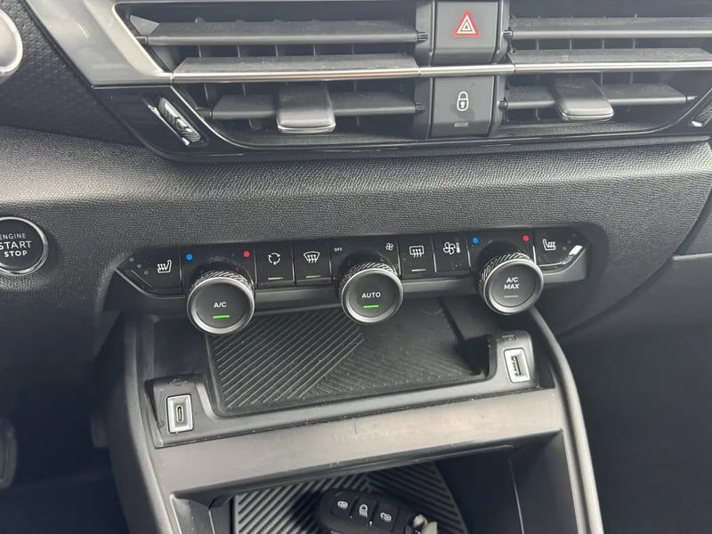 Photo de la voiture CITROEN C4 BlueHDi 130 S&S EAT8 Shine