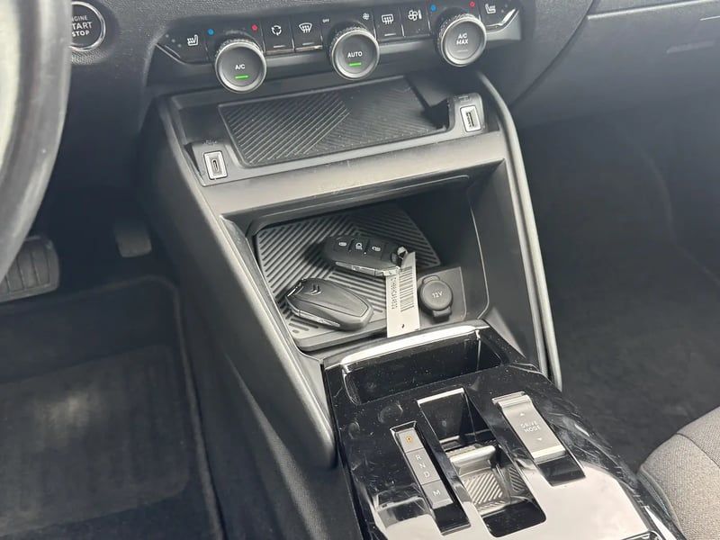 Photo de la voiture CITROEN C4 BlueHDi 130 S&S EAT8 Shine