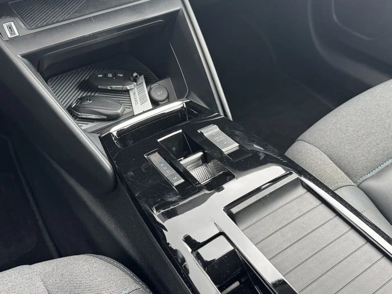 Photo de la voiture CITROEN C4 BlueHDi 130 S&S EAT8 Shine