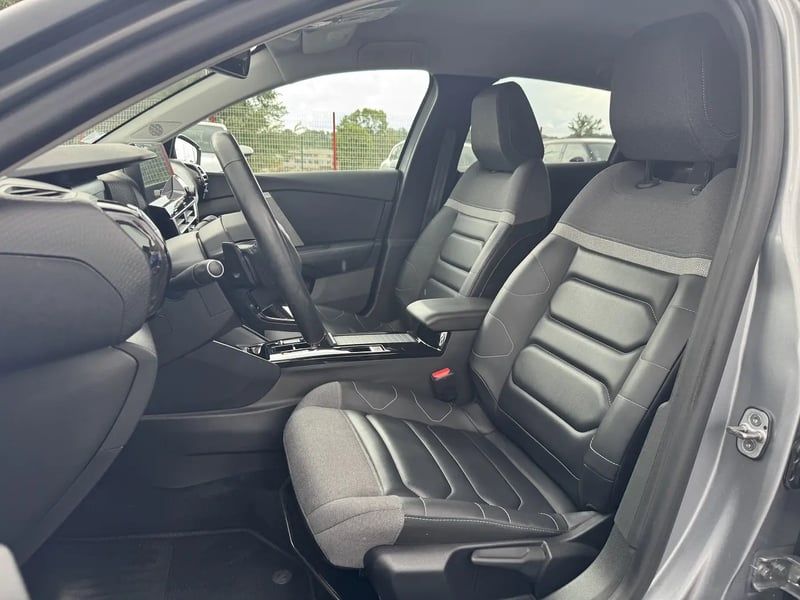 Photo de la voiture CITROEN C4 BlueHDi 130 S&S EAT8 Shine