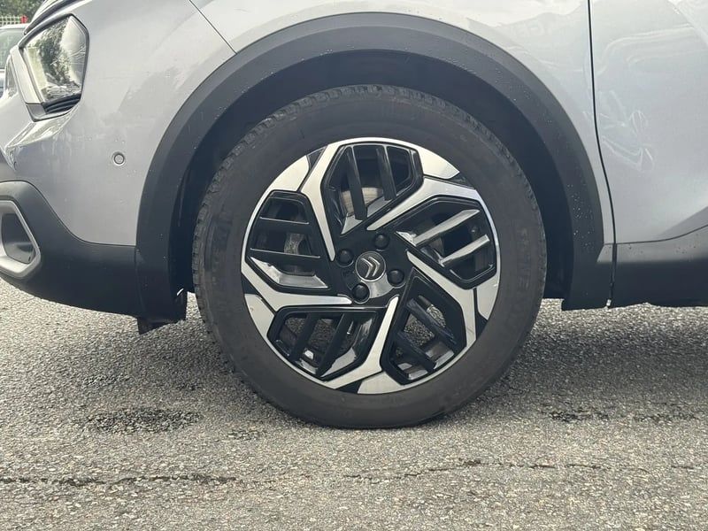 Photo de la voiture CITROEN C4 BlueHDi 130 S&S EAT8 Shine