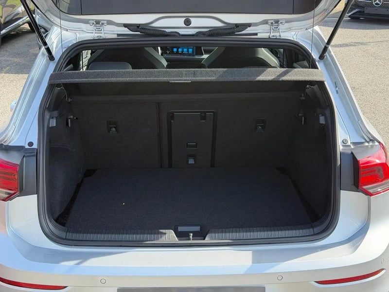 Photo de la voiture VOLKSWAGEN GOLF 1.5 eTSI OPF 150 DSG7 R-Line