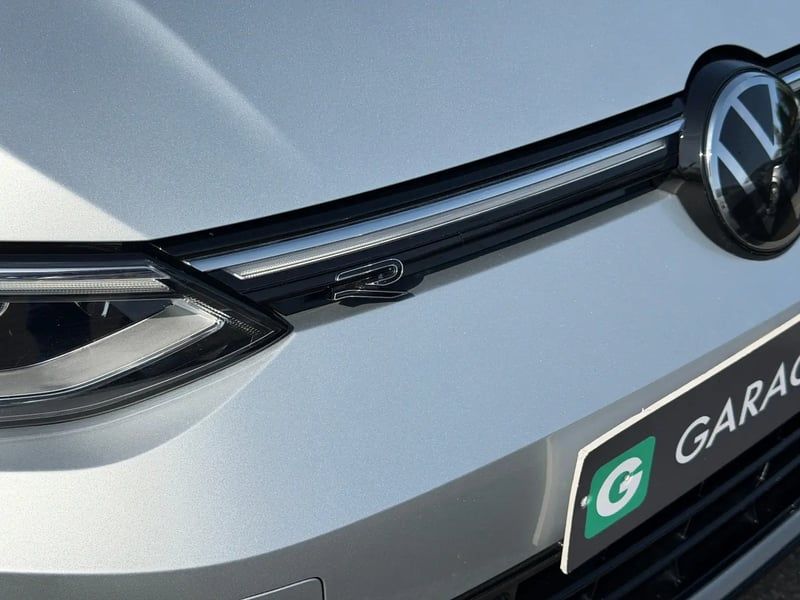 Photo de la voiture VOLKSWAGEN GOLF 1.5 eTSI OPF 150 DSG7 R-Line