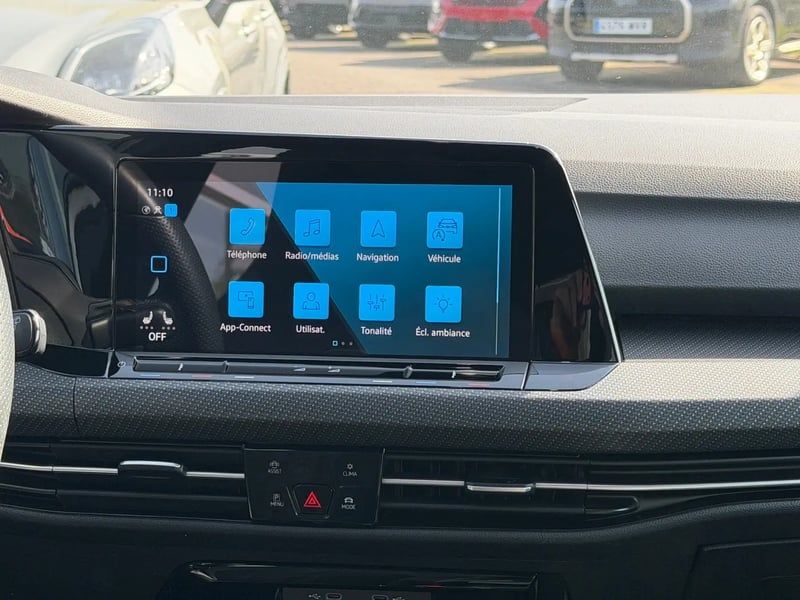 Photo de la voiture VOLKSWAGEN GOLF 1.5 eTSI OPF 150 DSG7 R-Line