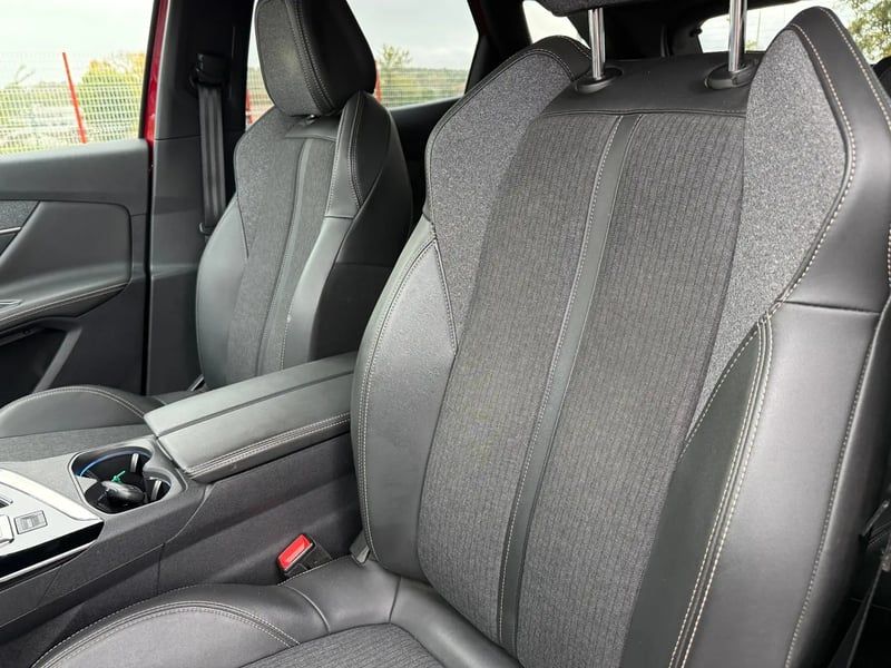 Photo de la voiture PEUGEOT 3008 BlueHDi 130ch S&S EAT8 GT Line