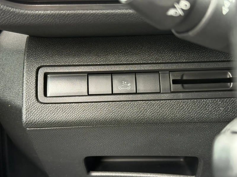 Photo de la voiture PEUGEOT 3008 BlueHDi 130ch S&S EAT8 GT Line