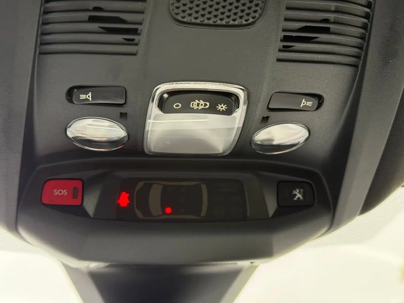 Photo de la voiture PEUGEOT 3008 BlueHDi 130ch S&S EAT8 GT Line