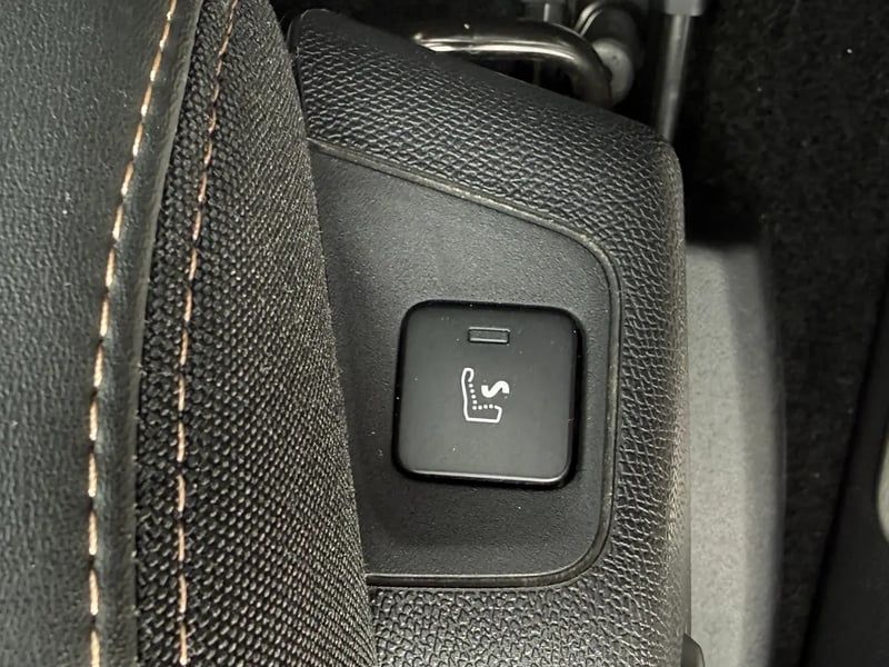 Photo de la voiture PEUGEOT 3008 BlueHDi 130ch S&S EAT8 GT Line